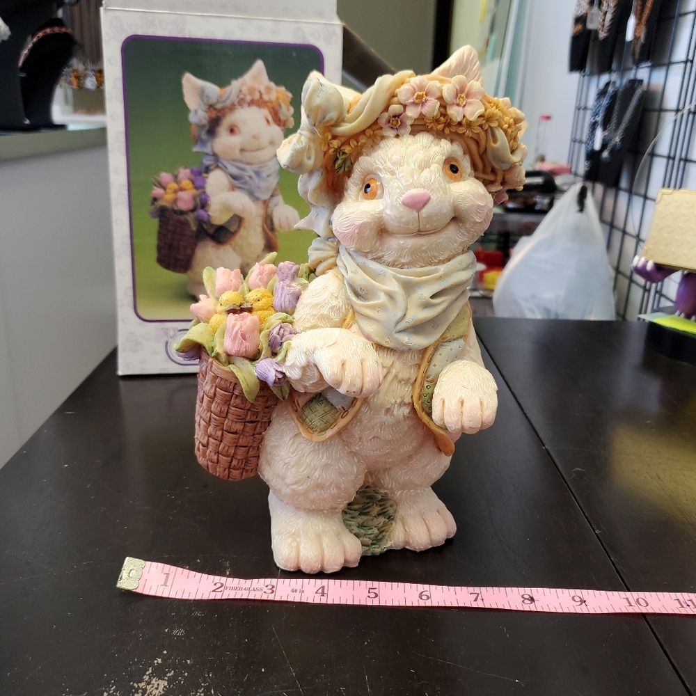 Bunny and Me statue with original box Easter bunny - Picture 5 of 6